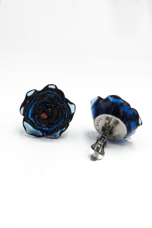 kolczyki kobaltowe, klipsy kwiatki, kolczyki transparentne, kolczyki z cyrkonią, biżuteria handmade, biżuteria z żywicy, kolczyki bez dziurek, lekkie kolczyki, komplet biżuterii z pierścionkiem, kolczyki CACKO